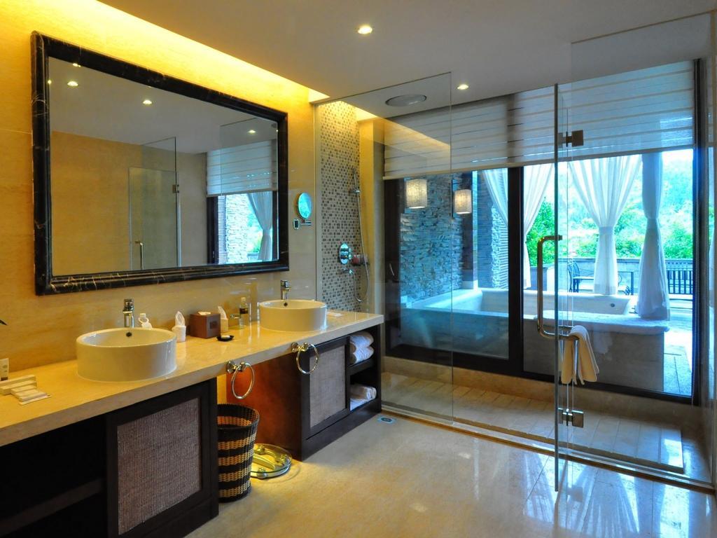 The Tang Hotel Hainan Mount Qixian Baoting Room photo